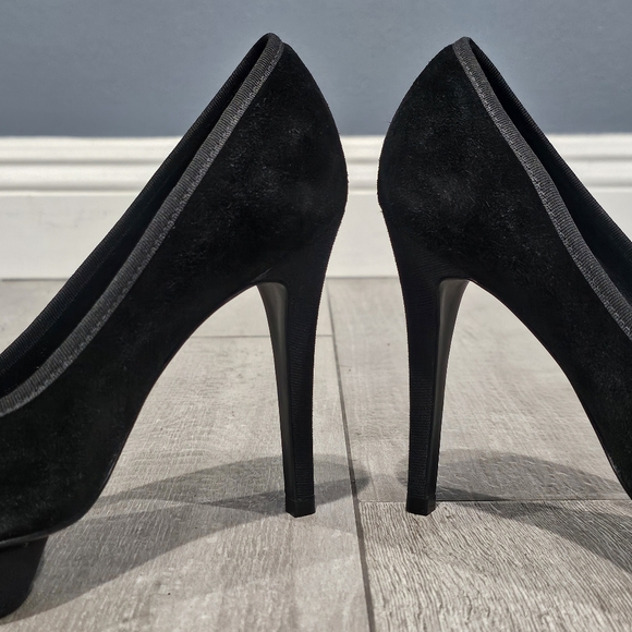 BCBG MAXAZRIA Black Suede Peep Toe Studded Bow Platform Pumps 6.5B - Picture 5 of 9